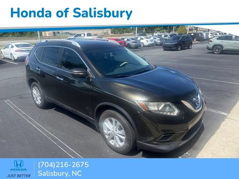 Used 2015 Nissan Rogue SV FWD image 1