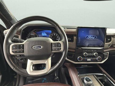 Used 2024 Ford Expedition Limited image 19
