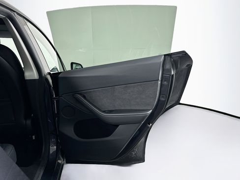 Used 2024 Tesla Model Y Long Range image 31