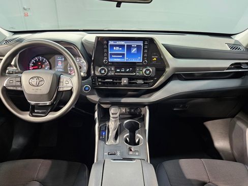 Used 2021 Toyota Highlander L FWD image 10
