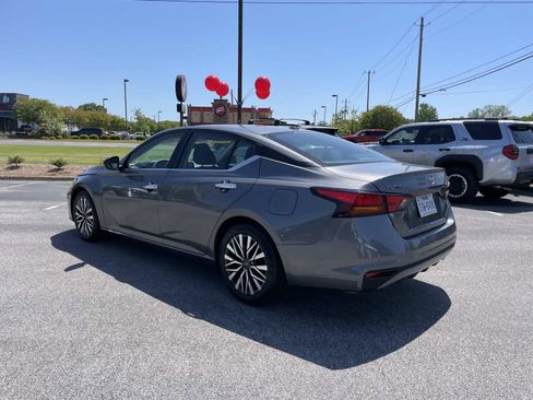 Used 2024 Nissan Altima 2.5 SV FWD image 5