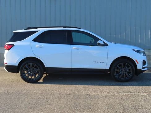 Used 2024 Chevrolet Equinox RS AWD/4WD image 2