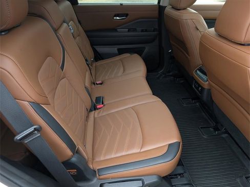 Used 2024 Nissan Pathfinder Platinum w/ Cargo Package image 37