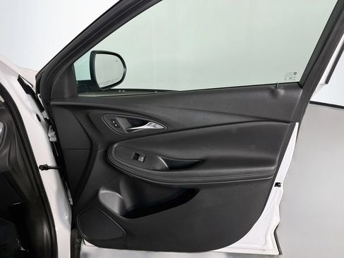 Used 2025 Buick Encore GX Preferred FWD image 34
