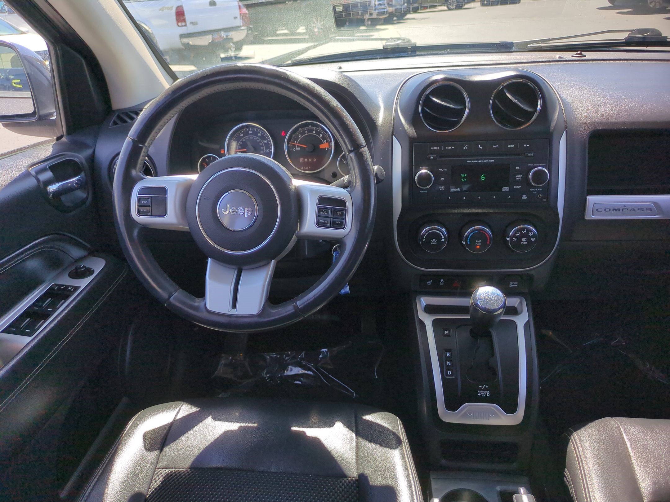 Used 2017 Jeep Compass Latitude FWD image 25
