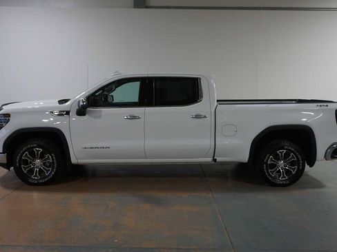 Used 2022 GMC Sierra 1500 SLT image 2