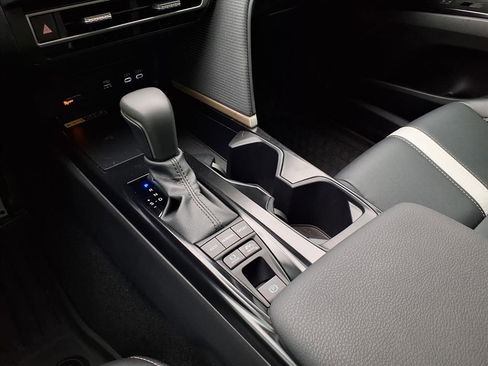 Used 2025 Toyota Camry SE image 16