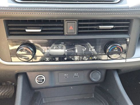 Used 2023 Nissan Rogue SV image 19