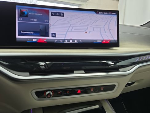 Used 2025 BMW X7 M60i w/ Executive Package image 21