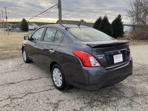 Used 2015 Nissan Versa SV image 3