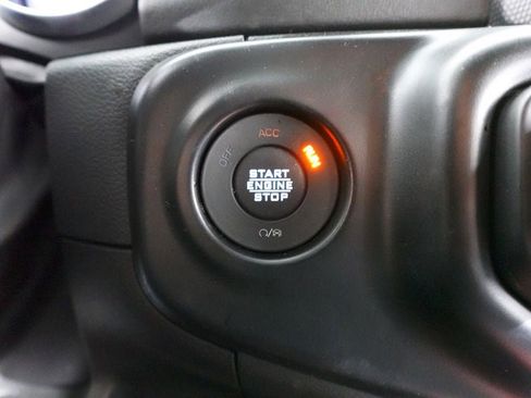 Used 2022 Jeep Wrangler Unlimited Sahara AWD/4WD image 19