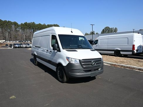 Used 2025 Mercedes-Benz Sprinter 2500 image 21