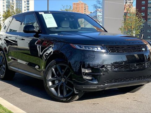 Used 2025 Land Rover Range Rover Sport SE AWD/4WD image 2