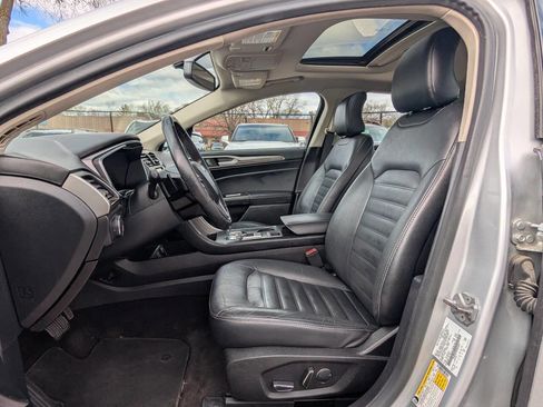 Used 2017 Ford Fusion SE w/ Fusion SE Technology Package image 13