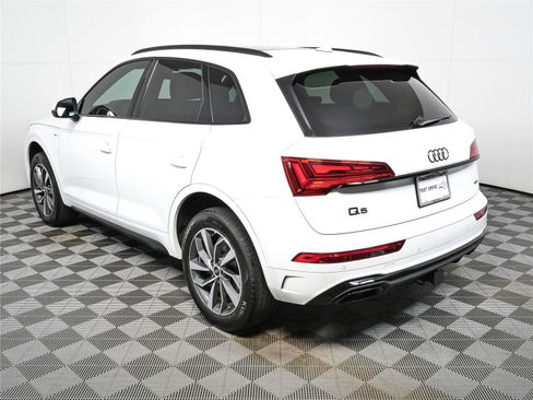 Used 2024 Audi Q5 2.0T Premium w/ Summer of Audi Package AWD/4WD image 28