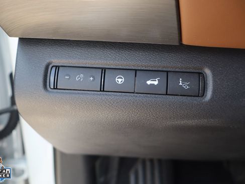 Used 2025 Nissan Pathfinder Platinum FWD image 14