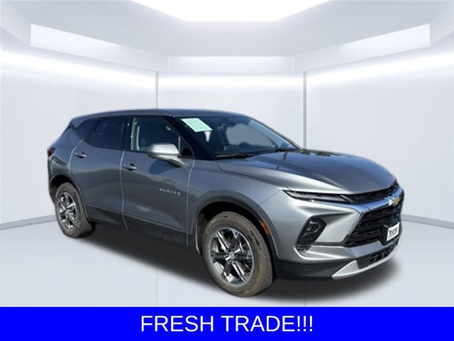 Used 2025 Chevrolet Blazer LT AWD/4WD image 1