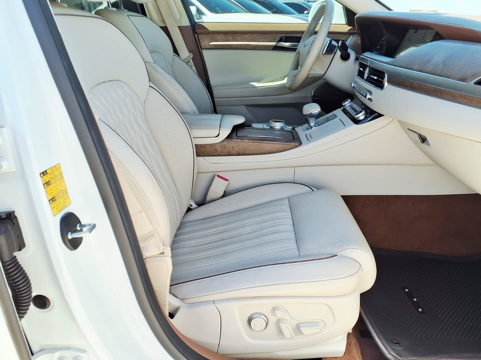 Used 2021 Genesis G90 3.3T Premium RWD image 9