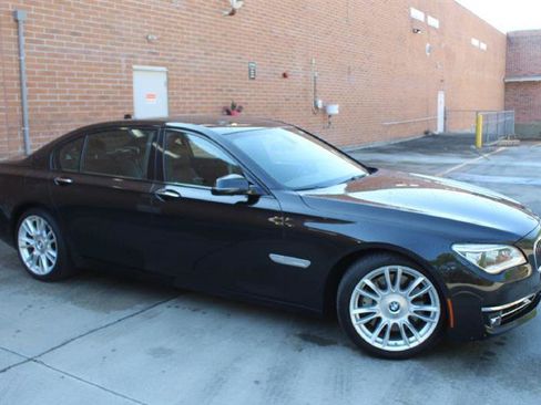 Used 2013 BMW 750Li xDrive AWD/4WD image 6