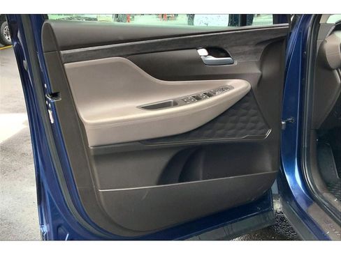 Used 2020 Hyundai Santa Fe SE image 23