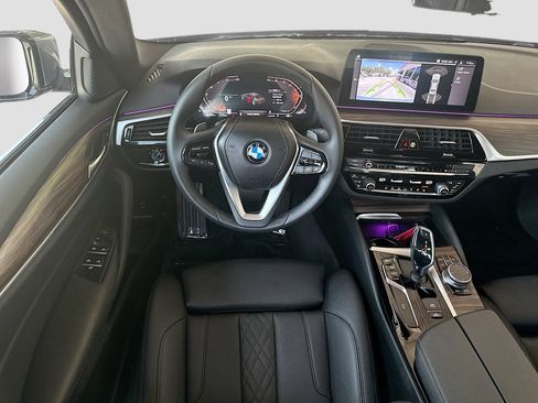 Used 2023 BMW 540i w/ Convenience Package image 23