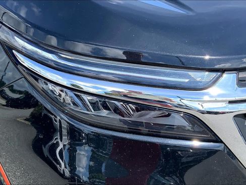 Used 2023 Chevrolet Equinox LT FWD image 25
