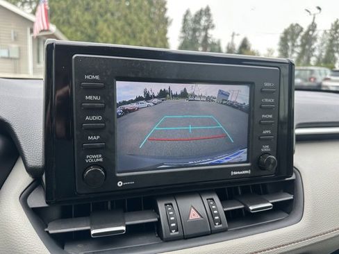 Used 2021 Toyota RAV4 XLE Premium image 23