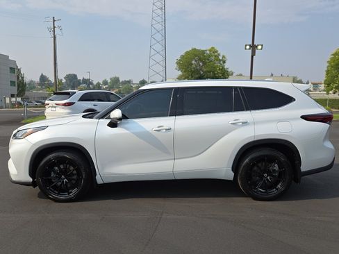 Used 2024 Toyota Highlander Limited AWD/4WD image 34