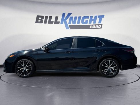 Used 2021 Toyota Camry SE FWD image 2