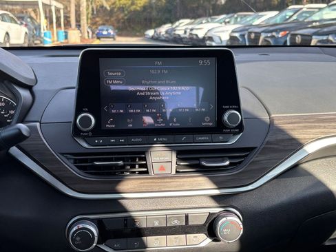 Used 2025 Nissan Altima 2.5 SV image 18