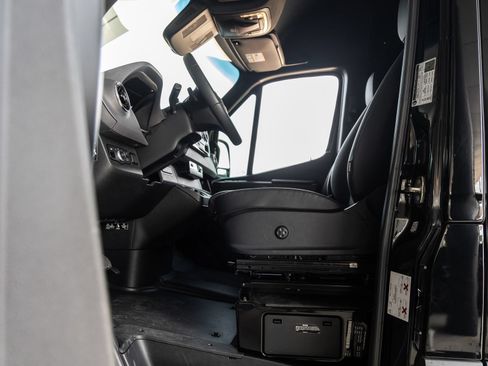 Used 2024 Mercedes-Benz Sprinter 2500 image 20