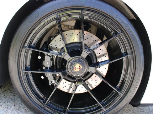 Certified 2025 Porsche 911 Carrera GTS RWD image 18