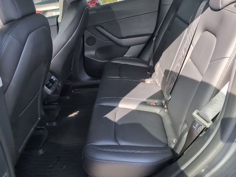 Used 2022 Tesla Model Y Performance image 19