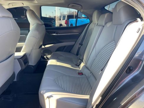 Used 2020 Toyota Camry SE image 9
