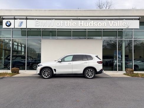 Used 2024 BMW X5 xDrive40i w/ Premium Package image 1
