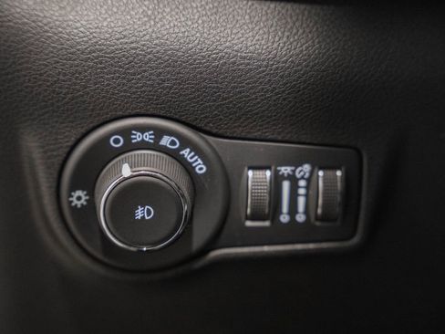 Certified 2024 Jeep Compass Limited w/ Sun and Sound Group image 46