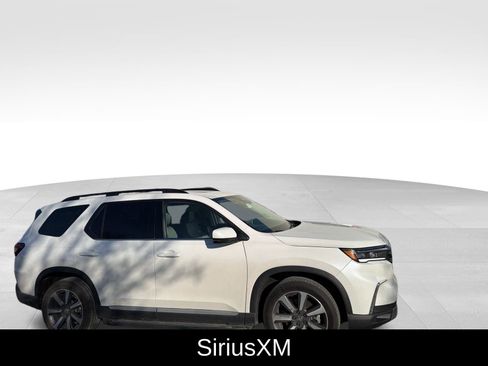 Used 2025 Honda Pilot Elite image 4