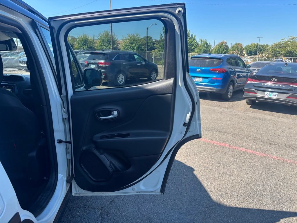 Used 2023 Jeep Renegade Trailhawk AWD/4WD image 17