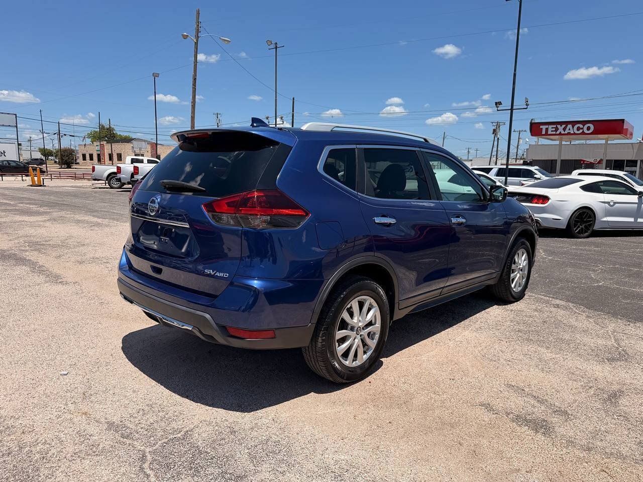 Used 2018 Nissan Rogue SV AWD/4WD image 6