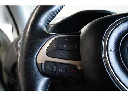 Used 2017 Jeep Renegade Latitude image 23