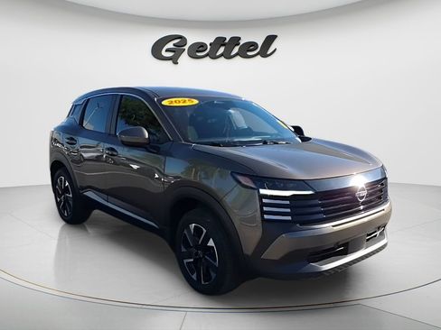 Used 2025 Nissan Kicks SV image 7