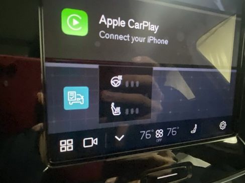 Used 2025 Volvo XC40 B5 Plus image 25