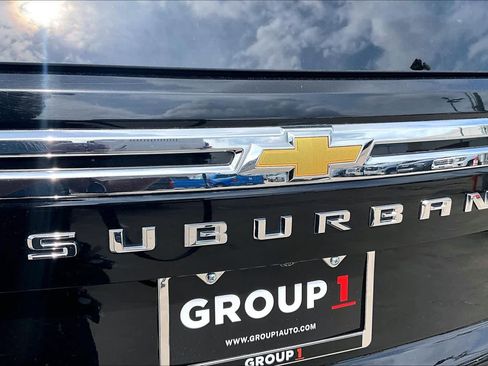 Used 2024 Chevrolet Suburban LT image 31