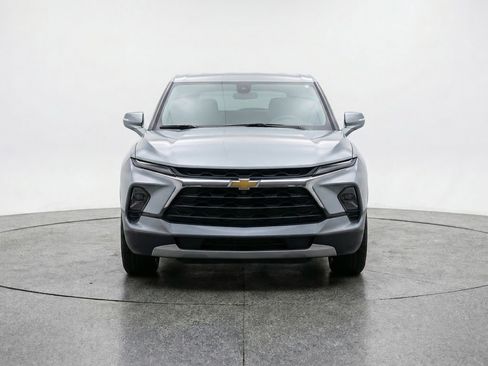 Used 2025 Chevrolet Blazer LT FWD image 2