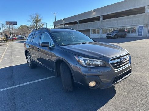 Used 2018 Subaru Outback 2.5i Limited image 3
