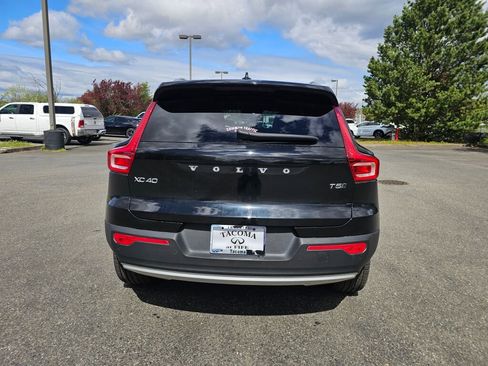 Used 2020 Volvo XC40 T5 Momentum w/ Protection Package Premier AWD/4WD image 6