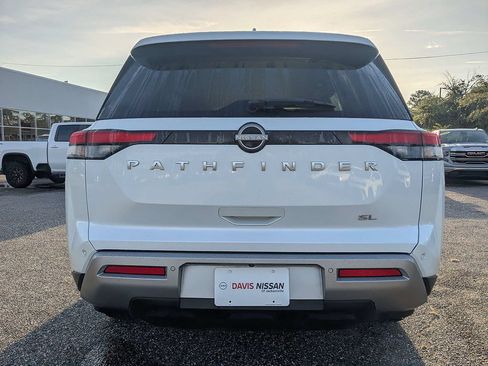 Used 2025 Nissan Pathfinder SL FWD image 5