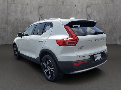 Used 2023 Volvo XC40 B5 Plus AWD/4WD image 4