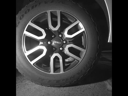 Used 2024 GMC Yukon XL AT4 w/ Technology Package AWD/4WD image 11