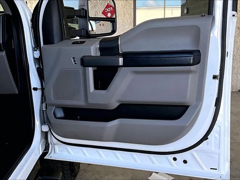 Used 2021 Ford F250 XLT w/ FX4 Off-Road Package image 21
